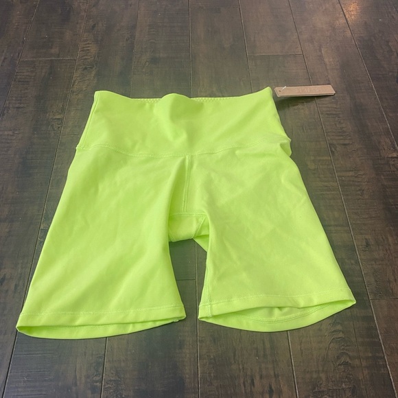 Skims Everybody High waisted shorts - Picture 3 of 8